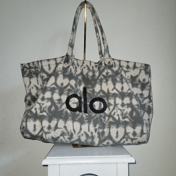 SOLD! ALO Yoga  Grey Tie Dye  Oversized Shopper Tote Shoulder Bag - Picture 1 of 12